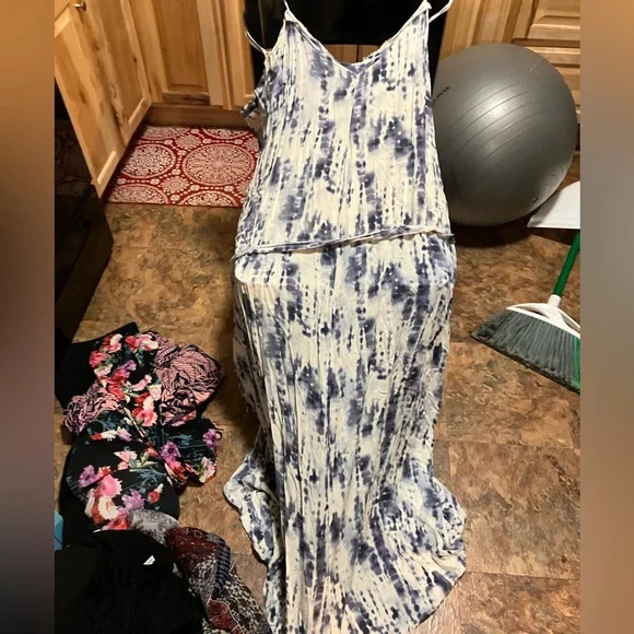 DRESSES-TOPS - Picture 11 of 15